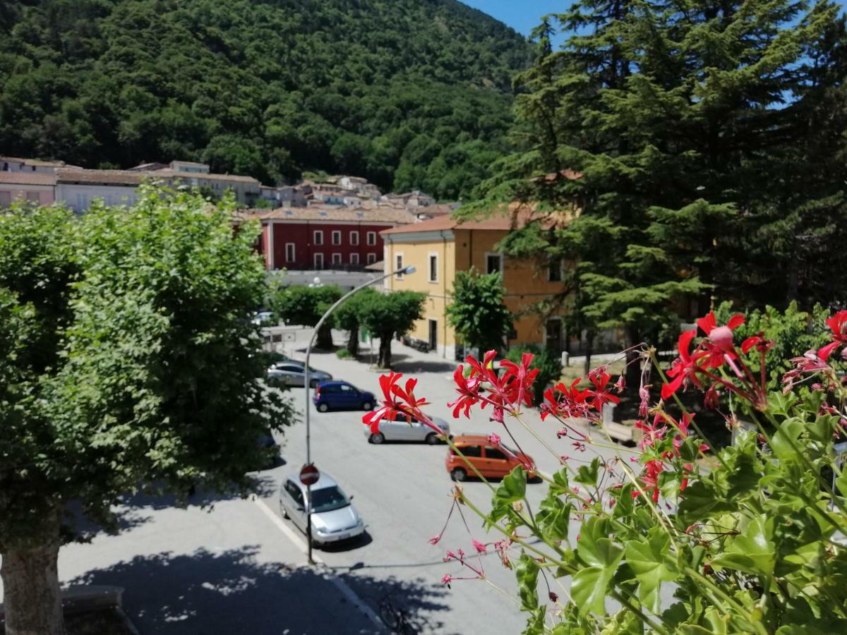 Le Finestre Sulla Piazza Bed & Breakfast Boiano Exterior photo