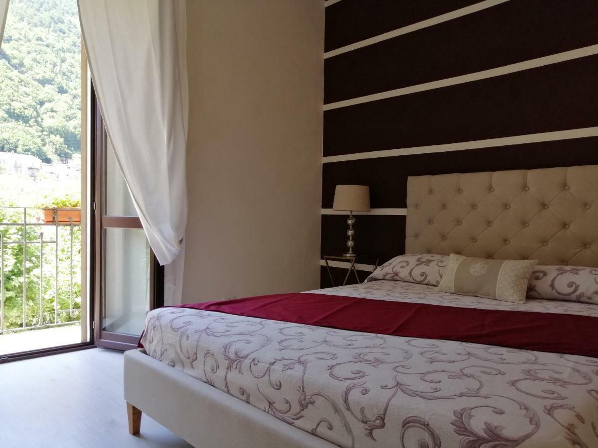 Le Finestre Sulla Piazza Bed & Breakfast Boiano Exterior photo